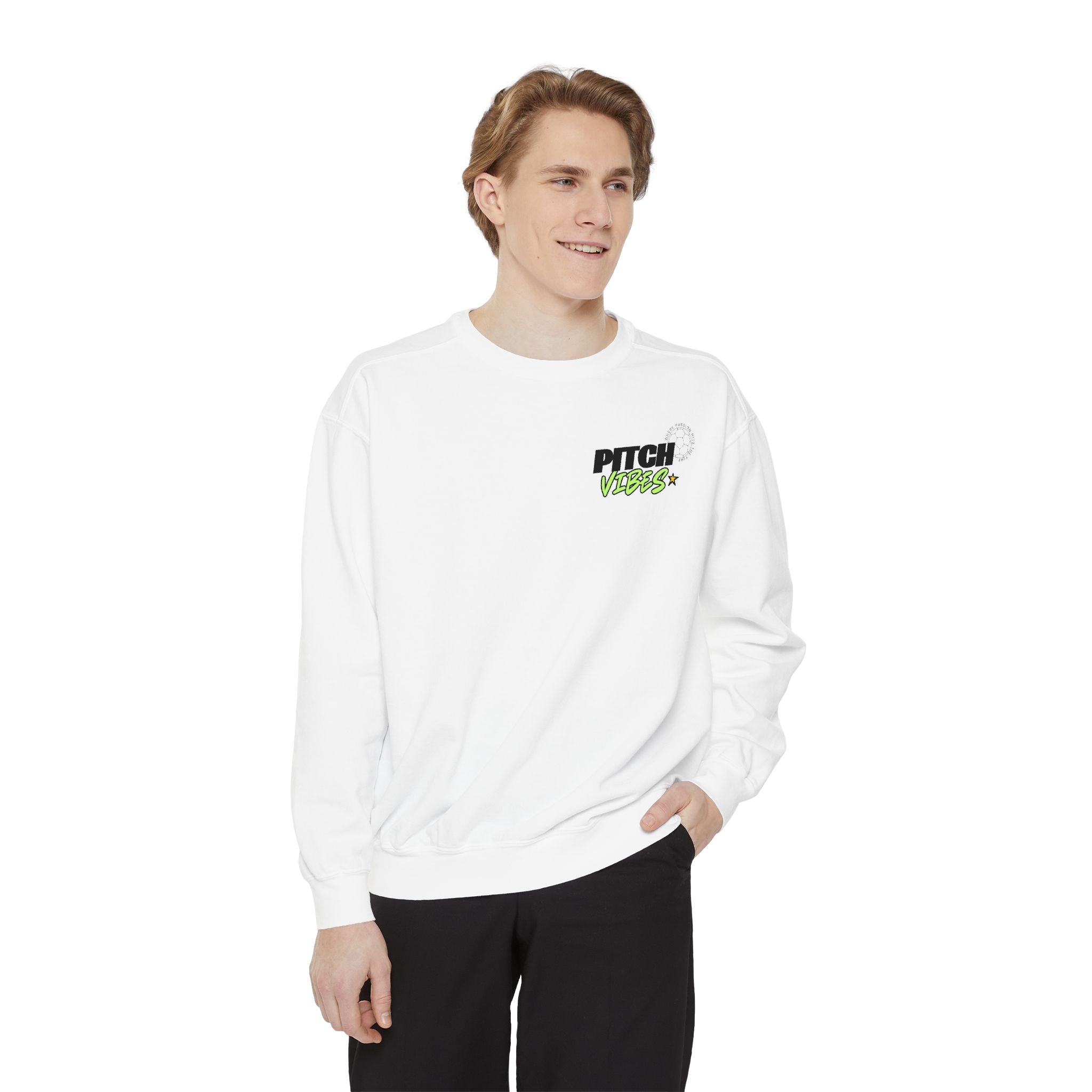 Pitch Vibes La Pasion Heart Graphic Crewneck